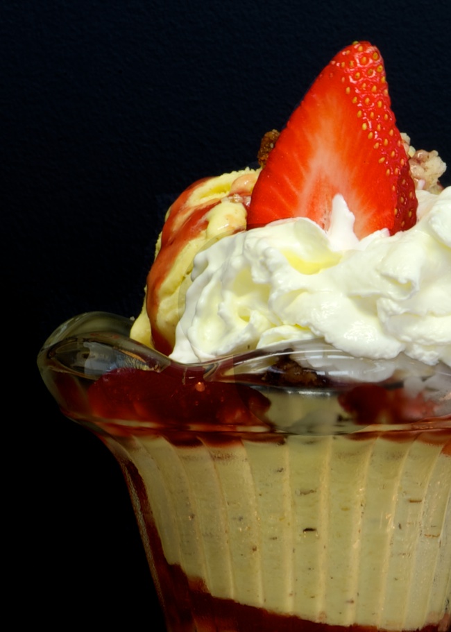 Delicious icecream in restaurant Le Garage in Aubeterre sur Dronne Delicious icecream in restaurant Le Garage in Aubeterre sur Dronne