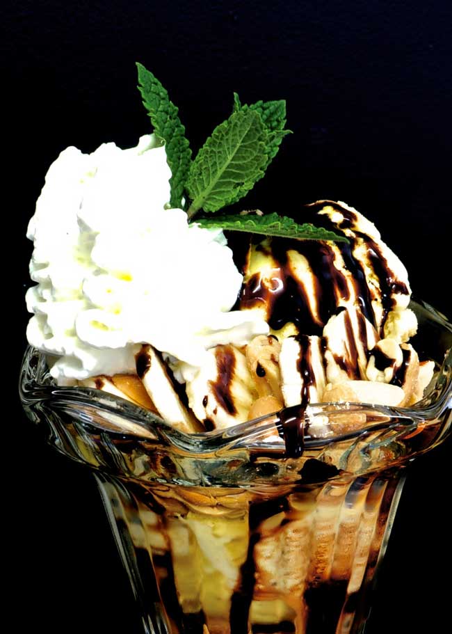 Delicious icecream in restaurant Le Garage in Aubeterre sur Dronne Delicious icecream in restaurant Le Garage in Aubeterre sur Dronne